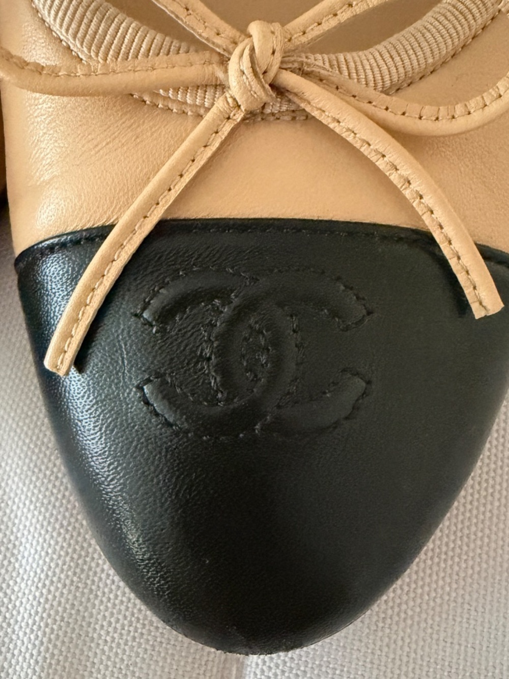 Authentic Chanel Ballet Flats Bow Lambskin Beige Black EU 39.5 / US 8.5 - Picture 6 of 10